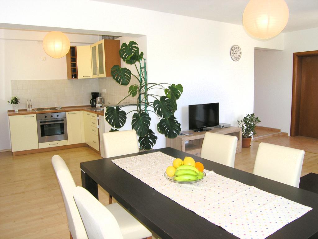 Apartments Dagmar Krk Town Esterno foto