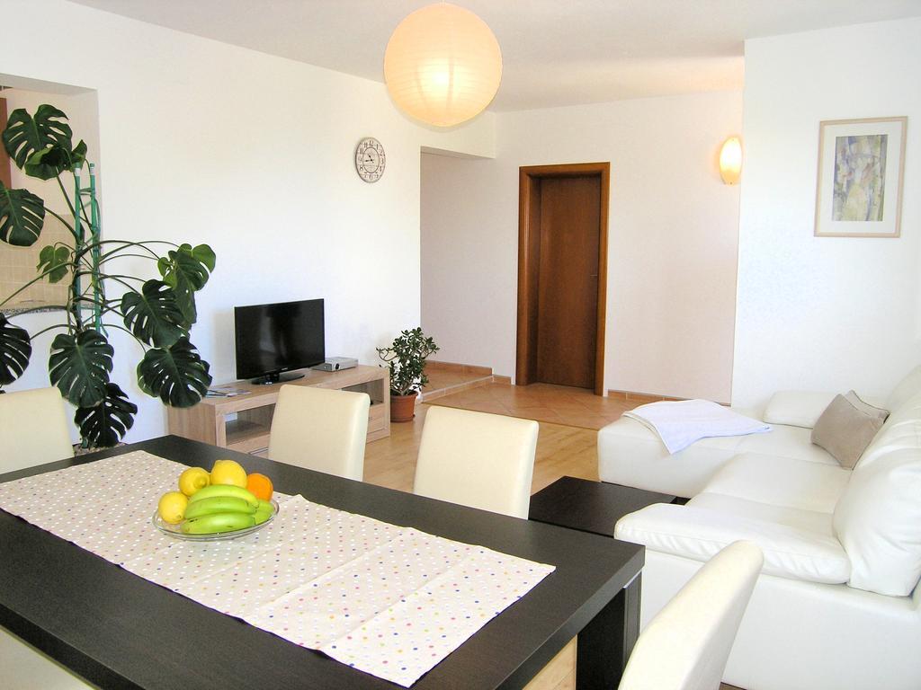 Apartments Dagmar Krk Town Esterno foto