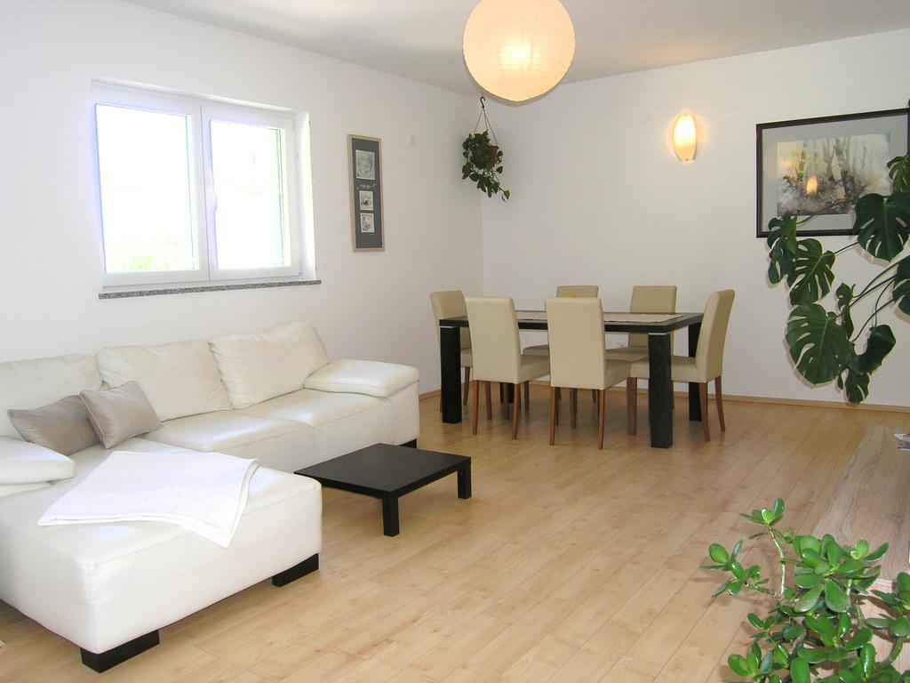 Apartments Dagmar Krk Town Esterno foto